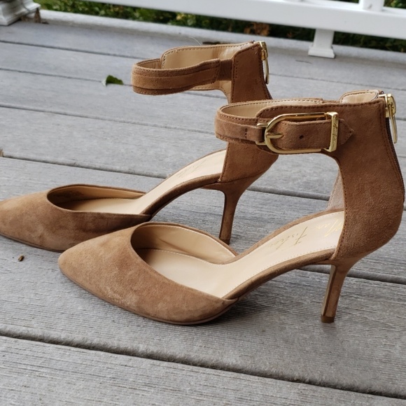 Marc Fisher suade heels size 7 - Picture 6 of 6